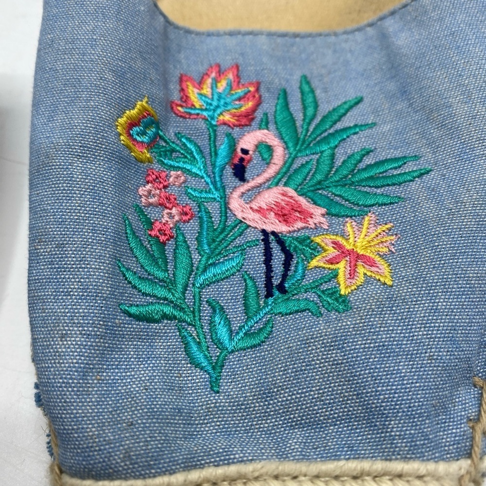 Flamingo Tropical TALBOTS Izzy Espadrille Sandals Blue Chambray Embroidered 9.5 - Picture 3 of 7